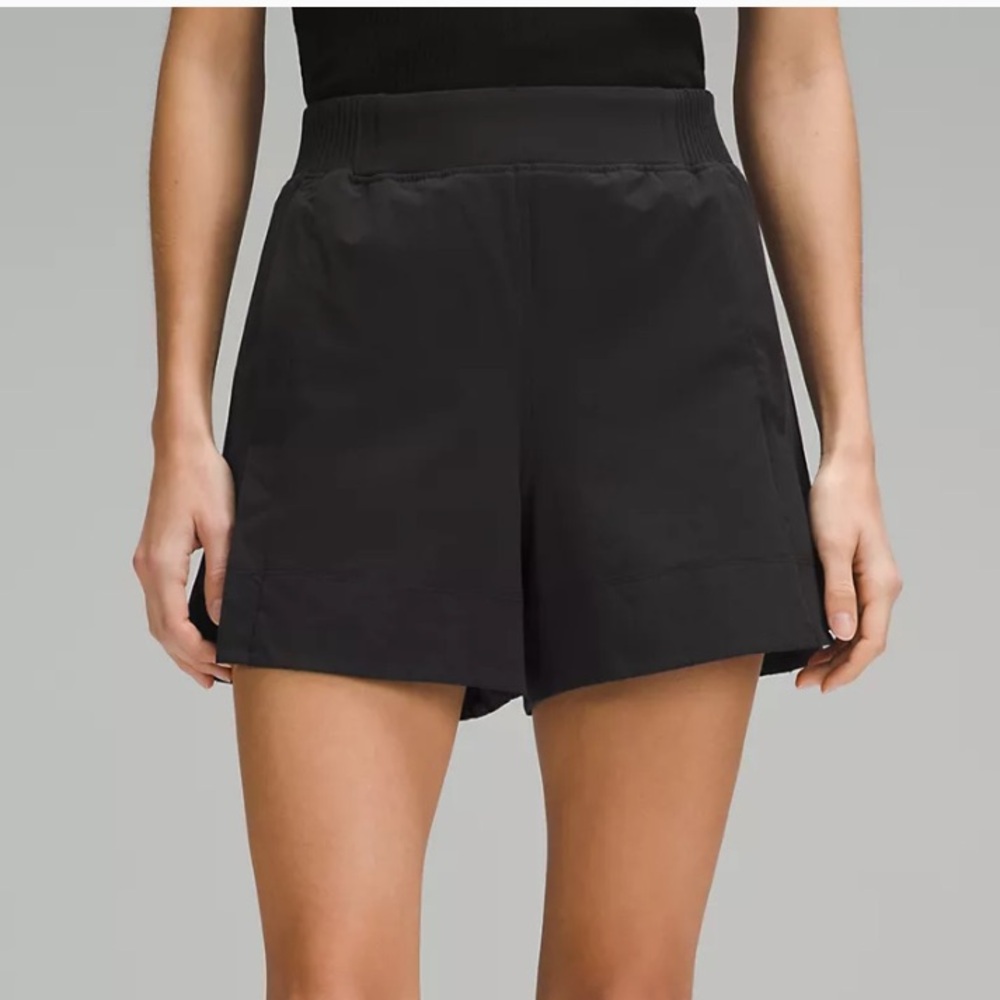 Lululemon Stretch Woven Relaxed Fit High Rise Short 4 inch inseam size Large